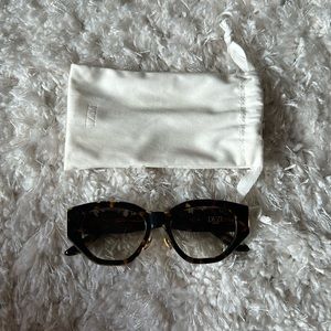 Dezi charge it in classic tortoise